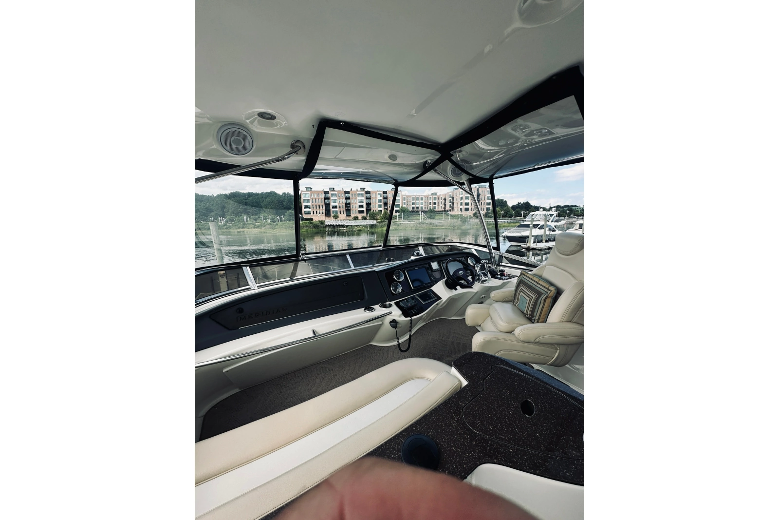 2012 Meridian 441 Sedan