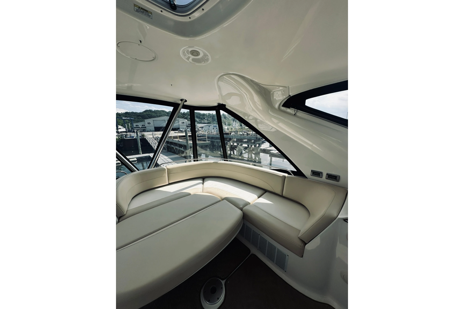 2012 Meridian 441 Sedan