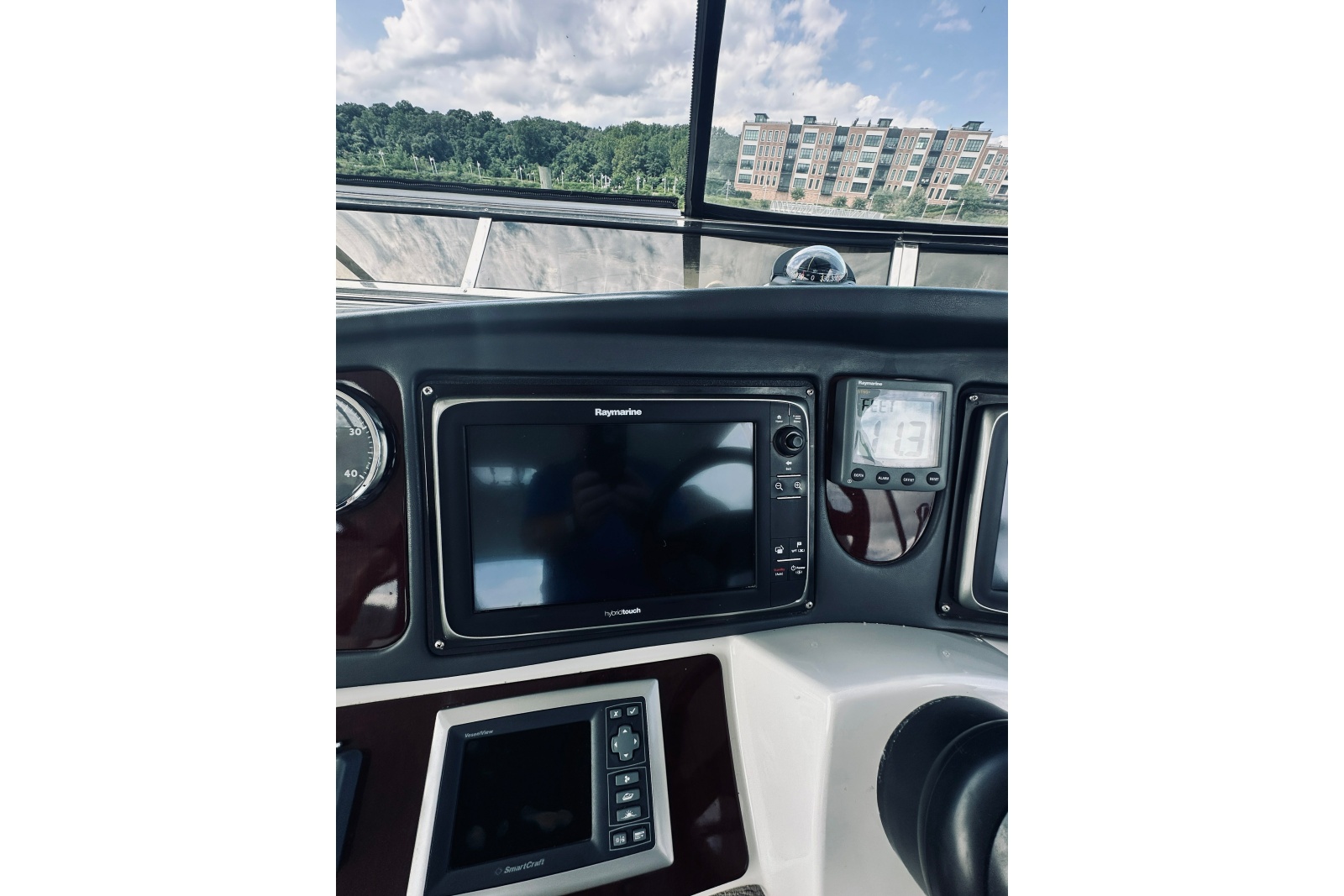2012 Meridian 441 Sedan