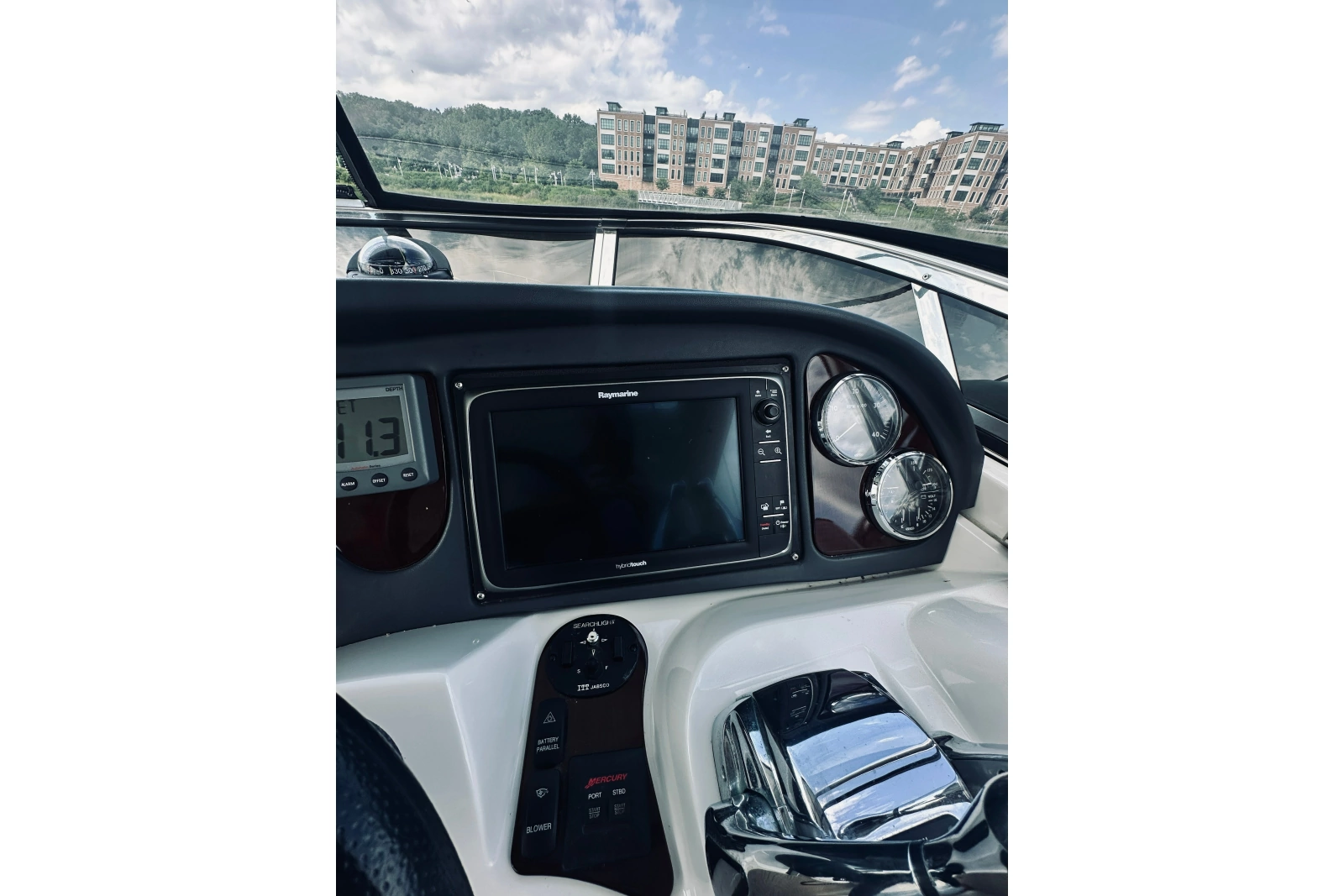 2012 Meridian 441 Sedan