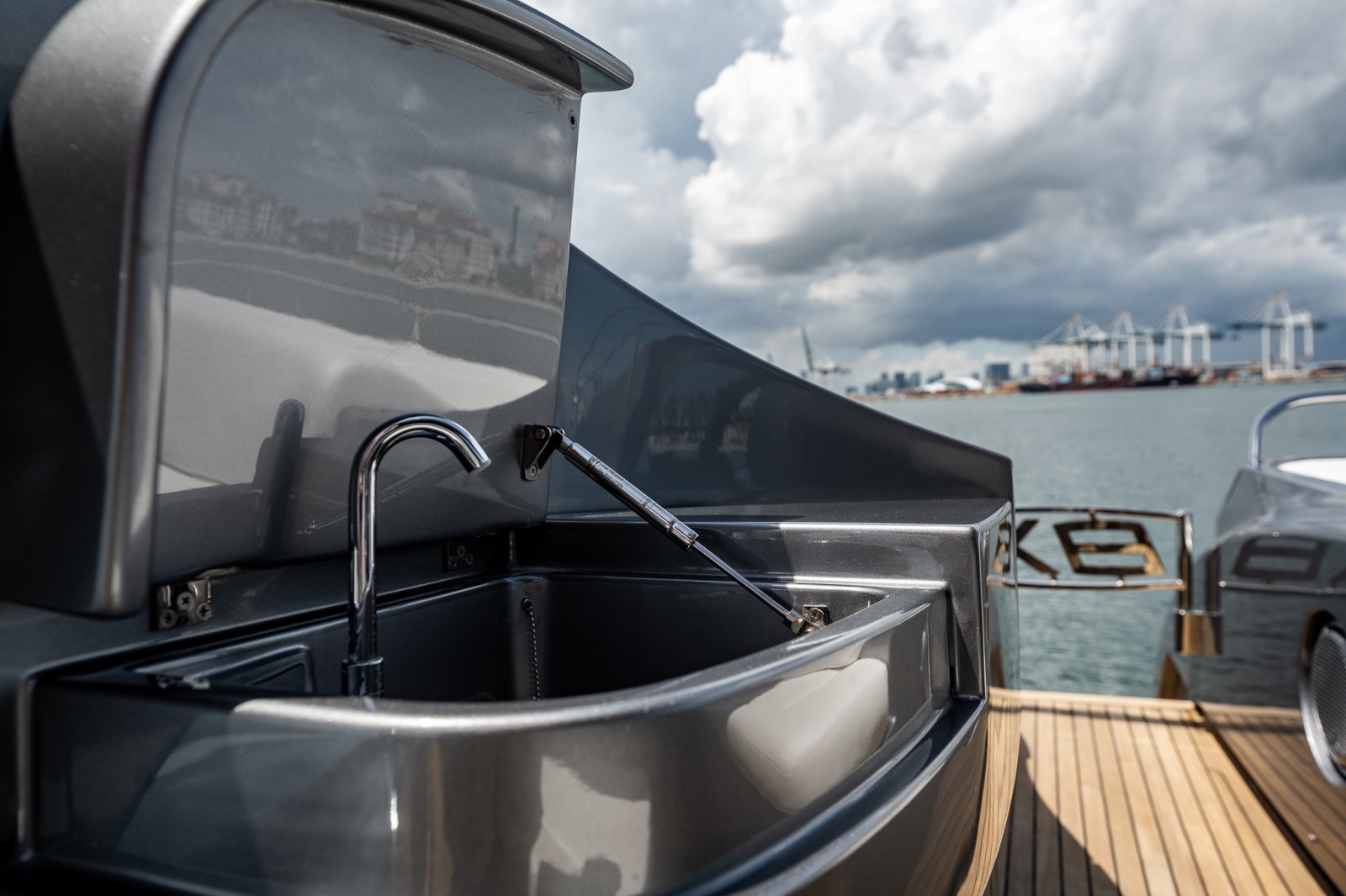 2019 Pershing 8X