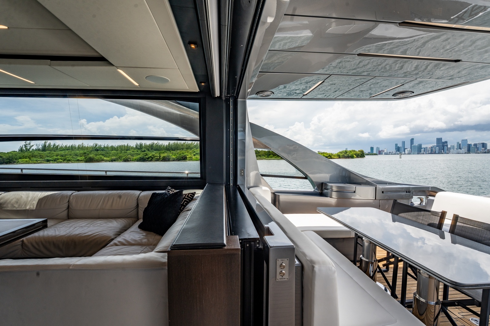 2019 Pershing 8X