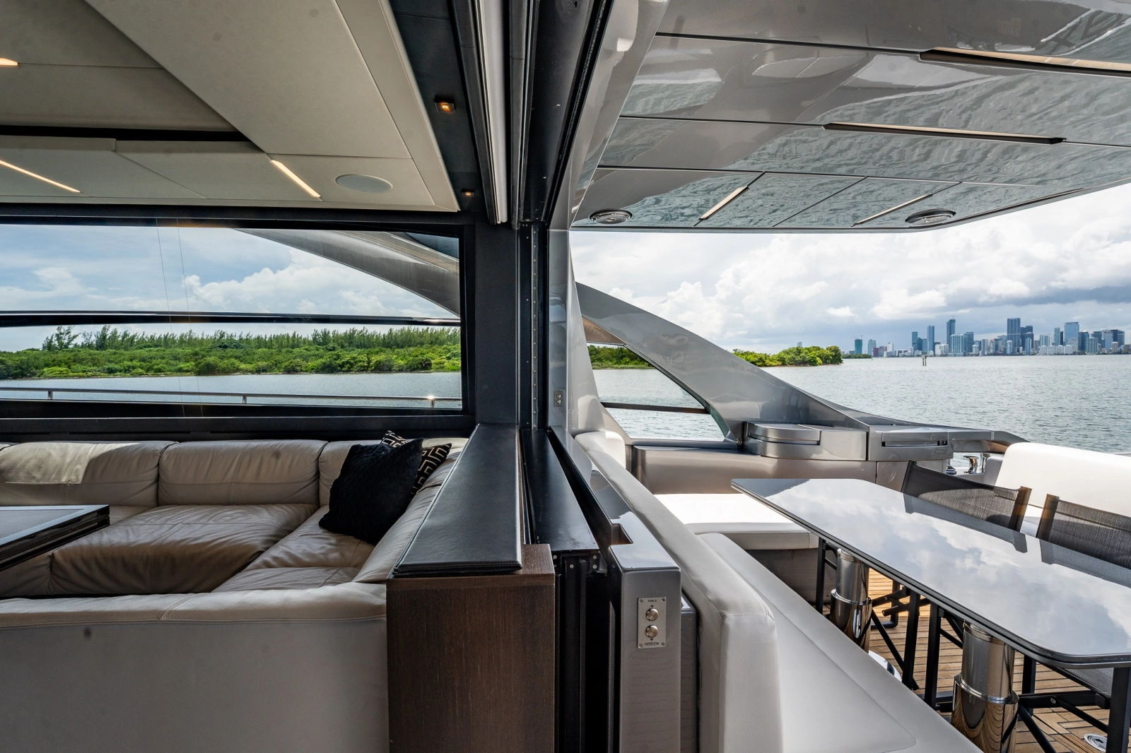 2019 Pershing 8X