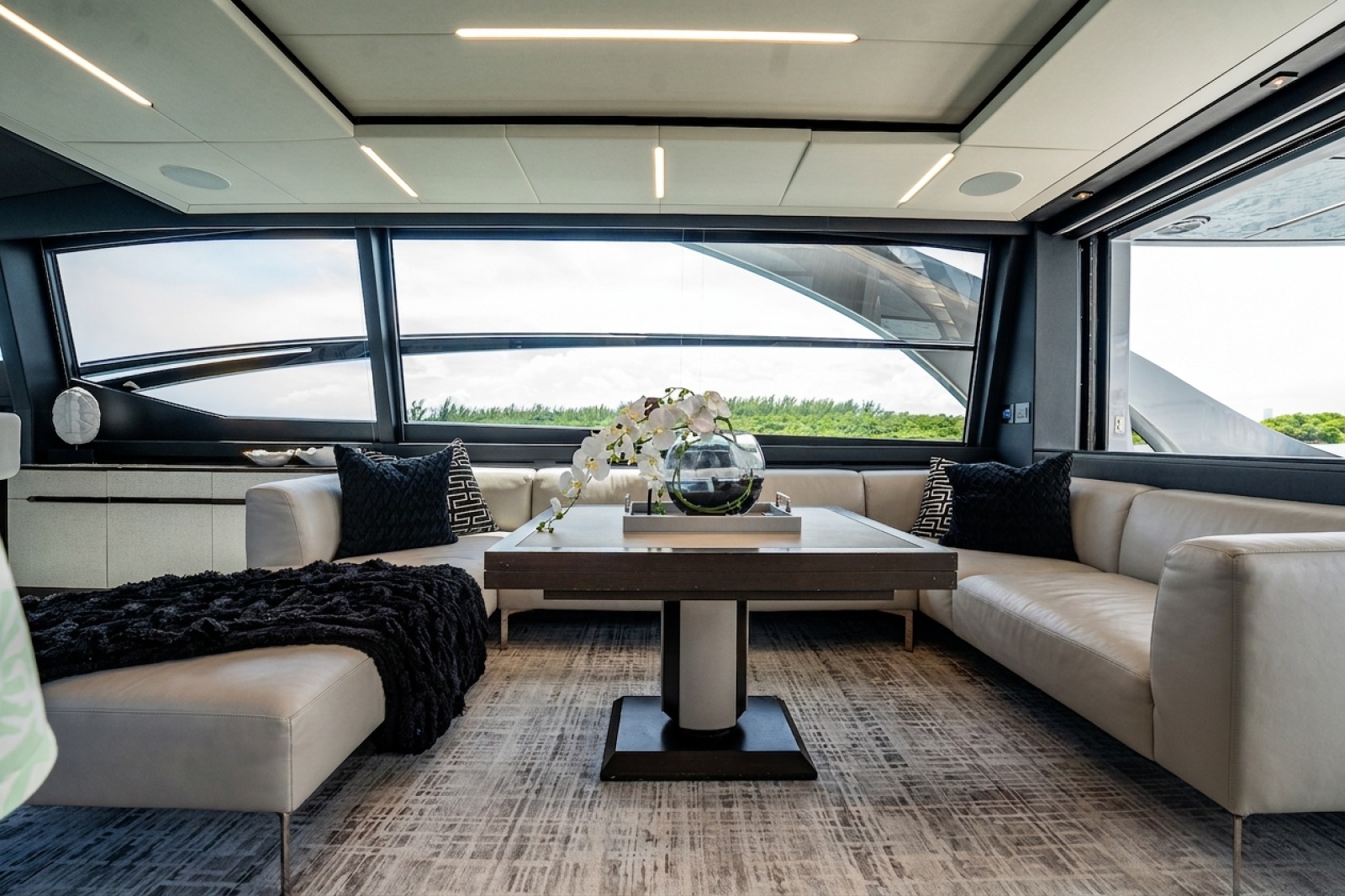 2019 Pershing 8X