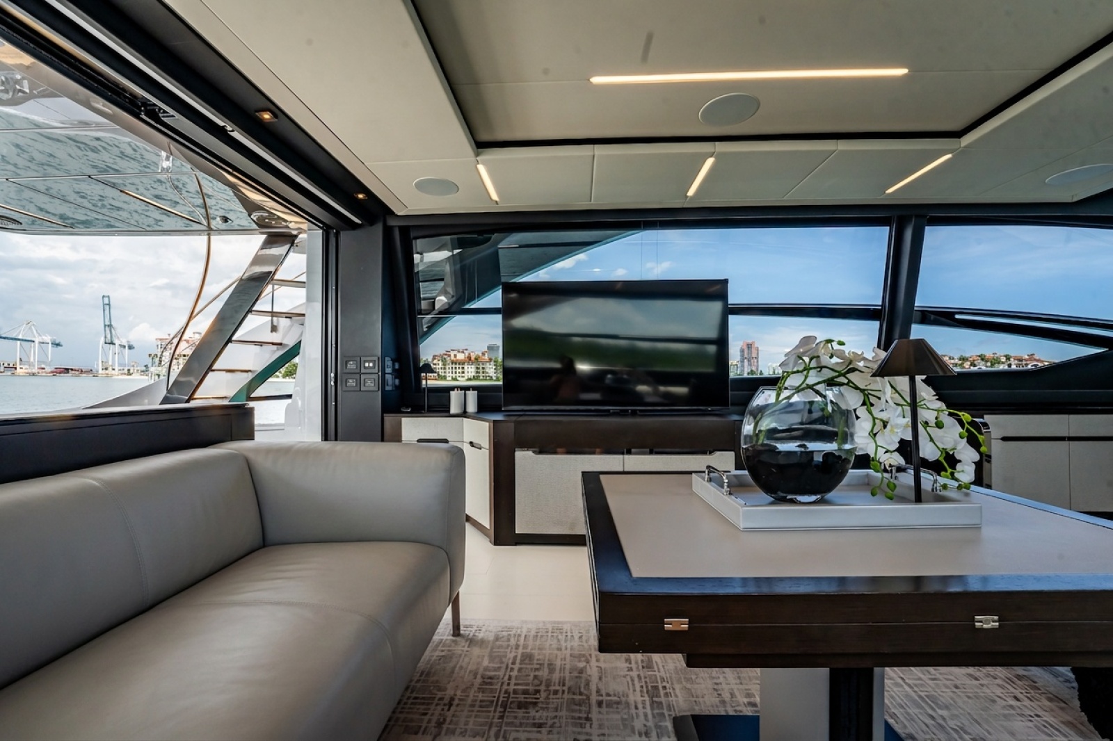 2019 Pershing 8X