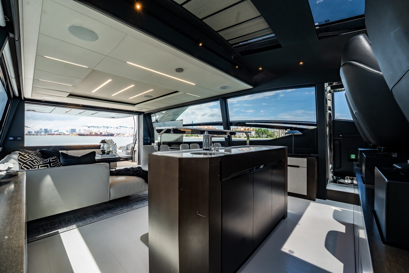 2019 Pershing 8X