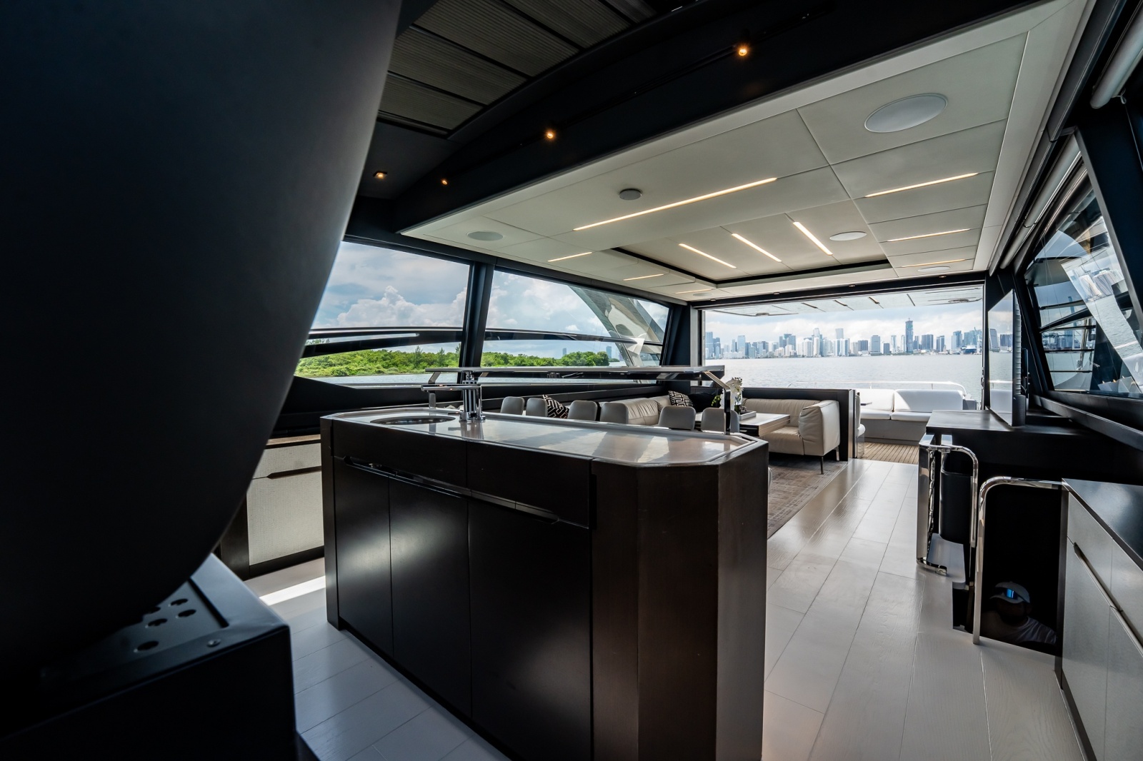 2019 Pershing 8X