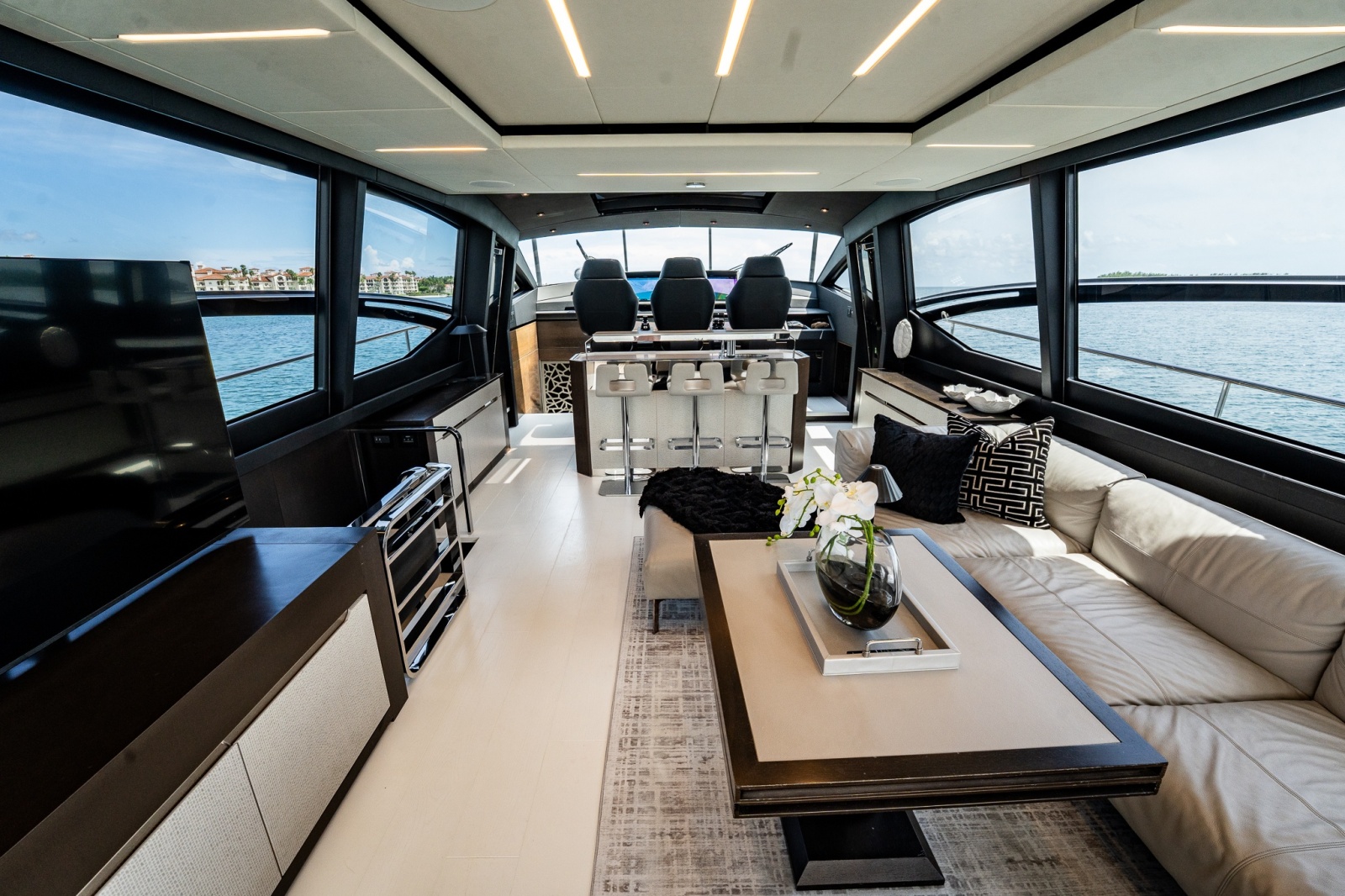 2019 Pershing 8X