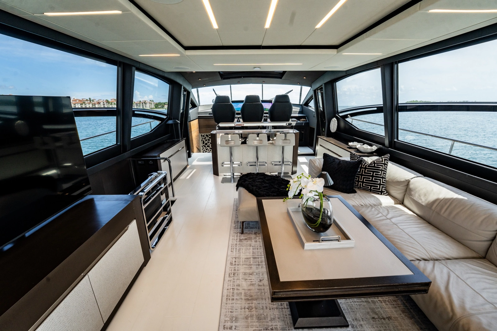 2019 Pershing 8X
