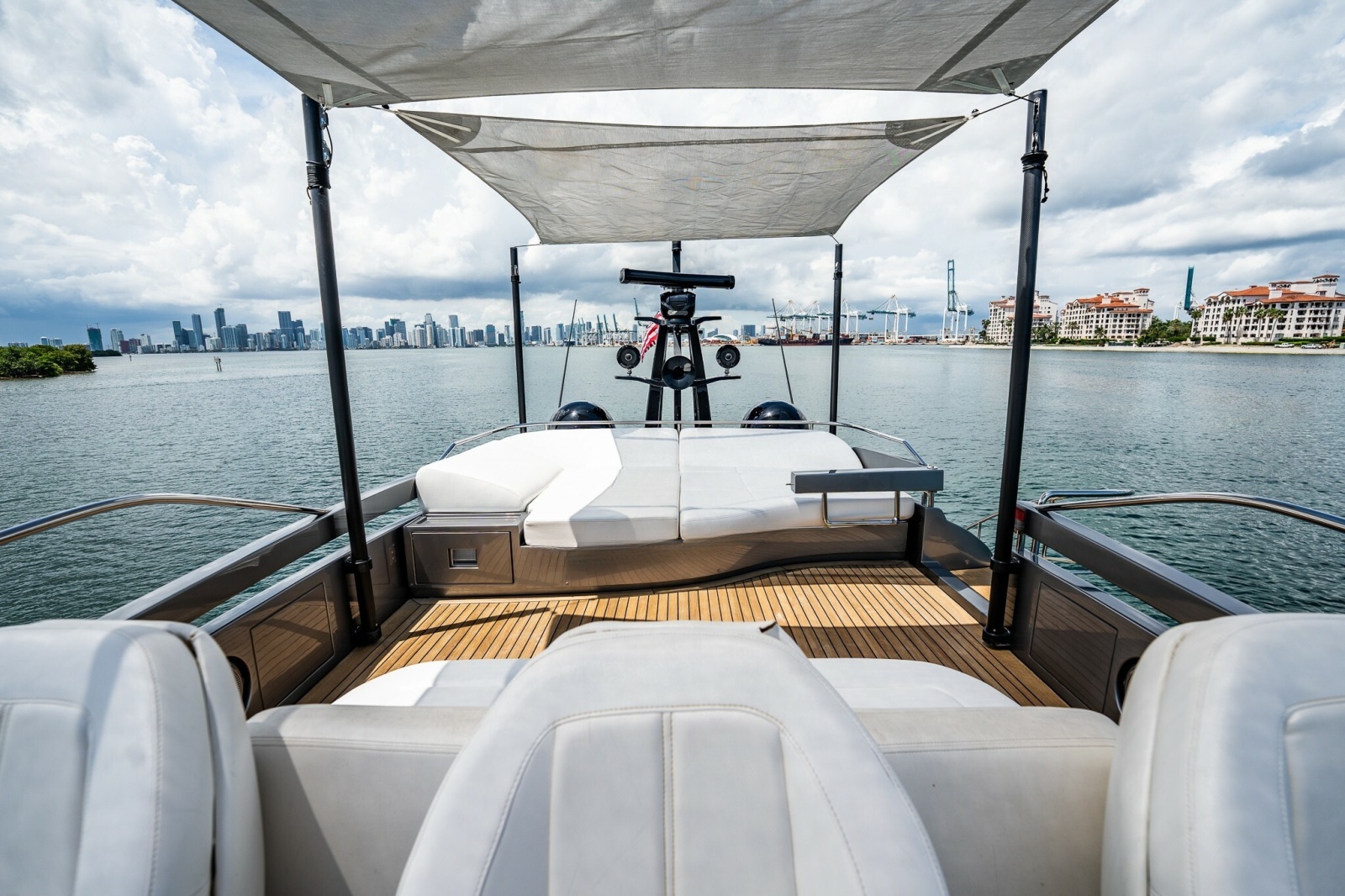 2019 Pershing 8X