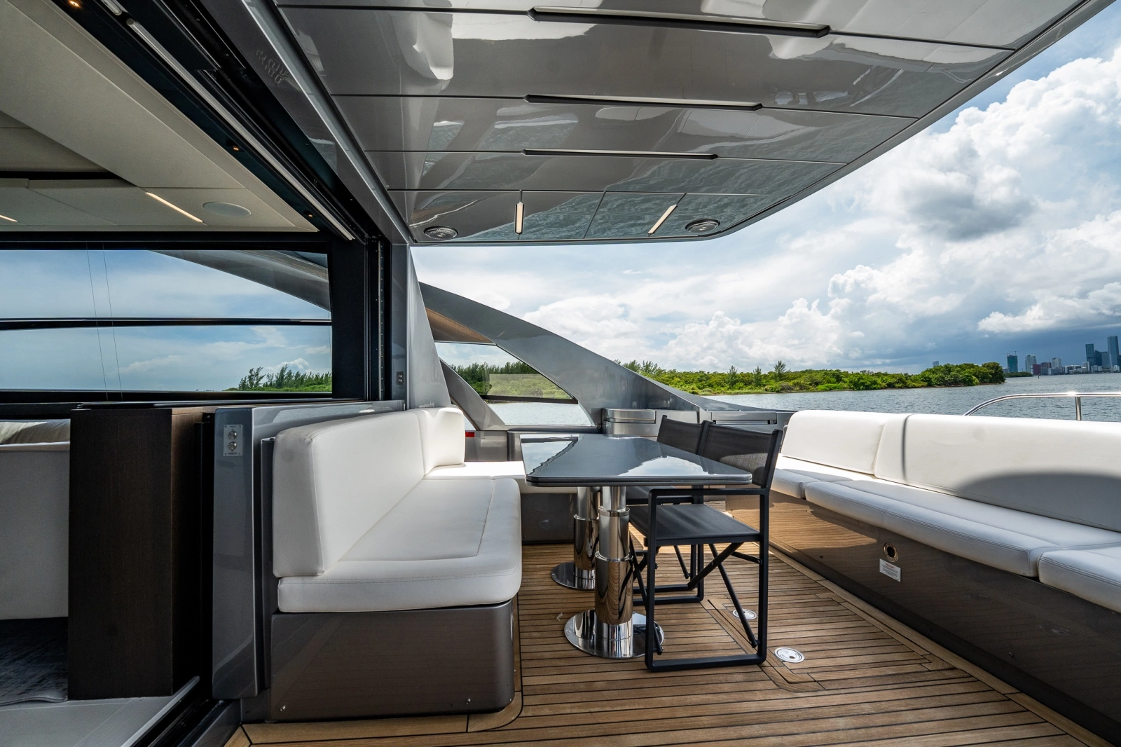 2019 Pershing 8X