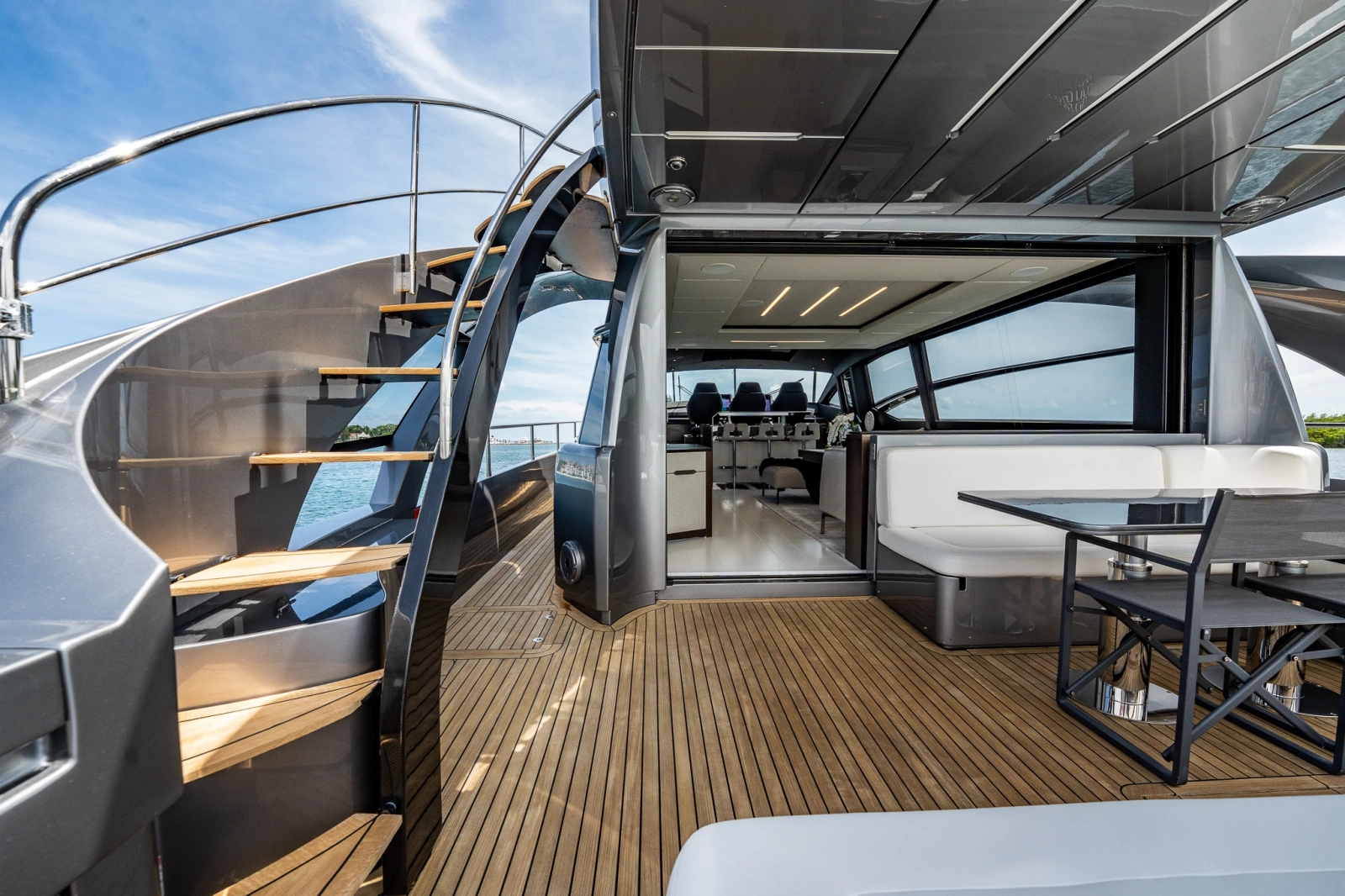 2019 Pershing 8X
