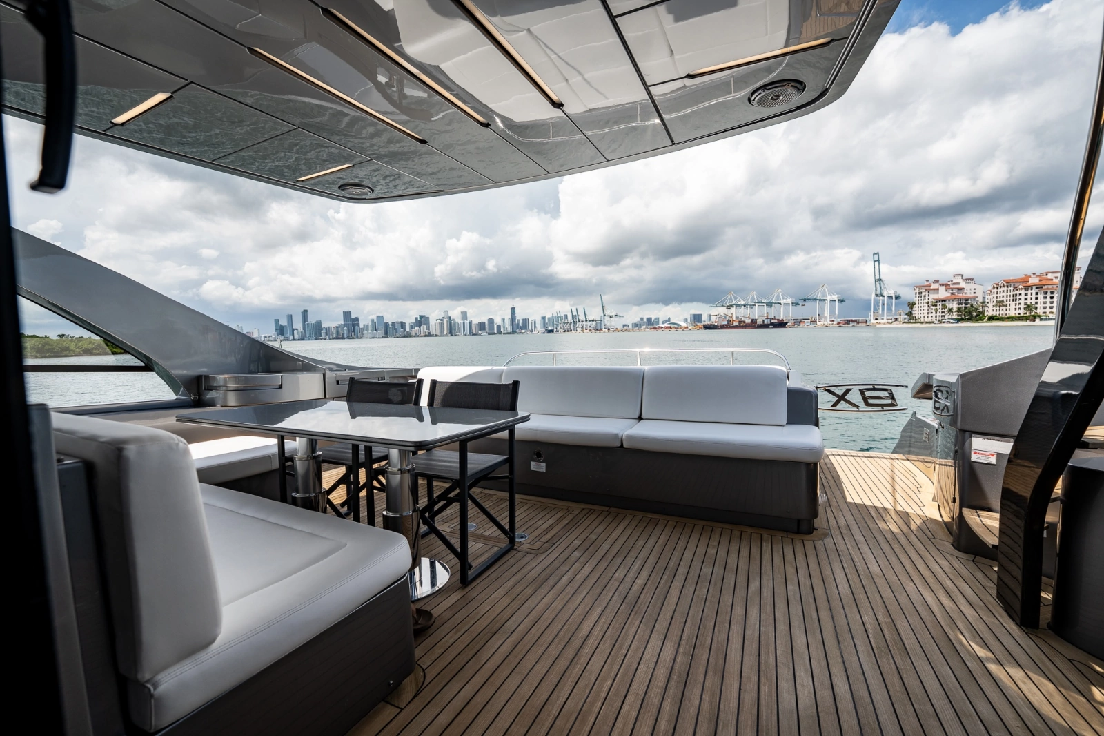 2019 Pershing 8X