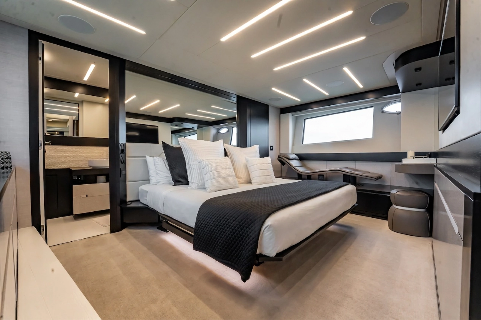 2019 Pershing 8X