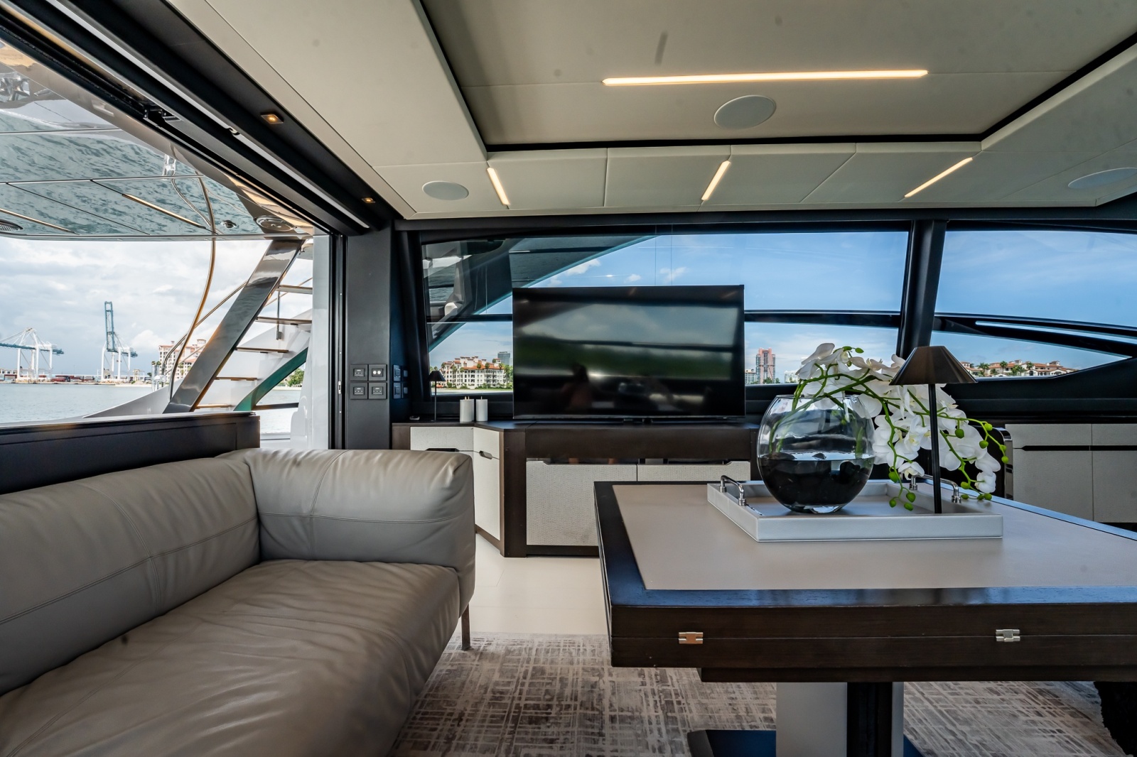 2019 Pershing 8X