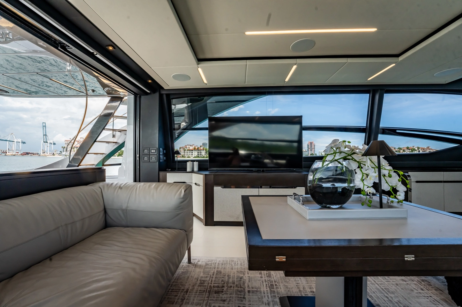 2019 Pershing 8X