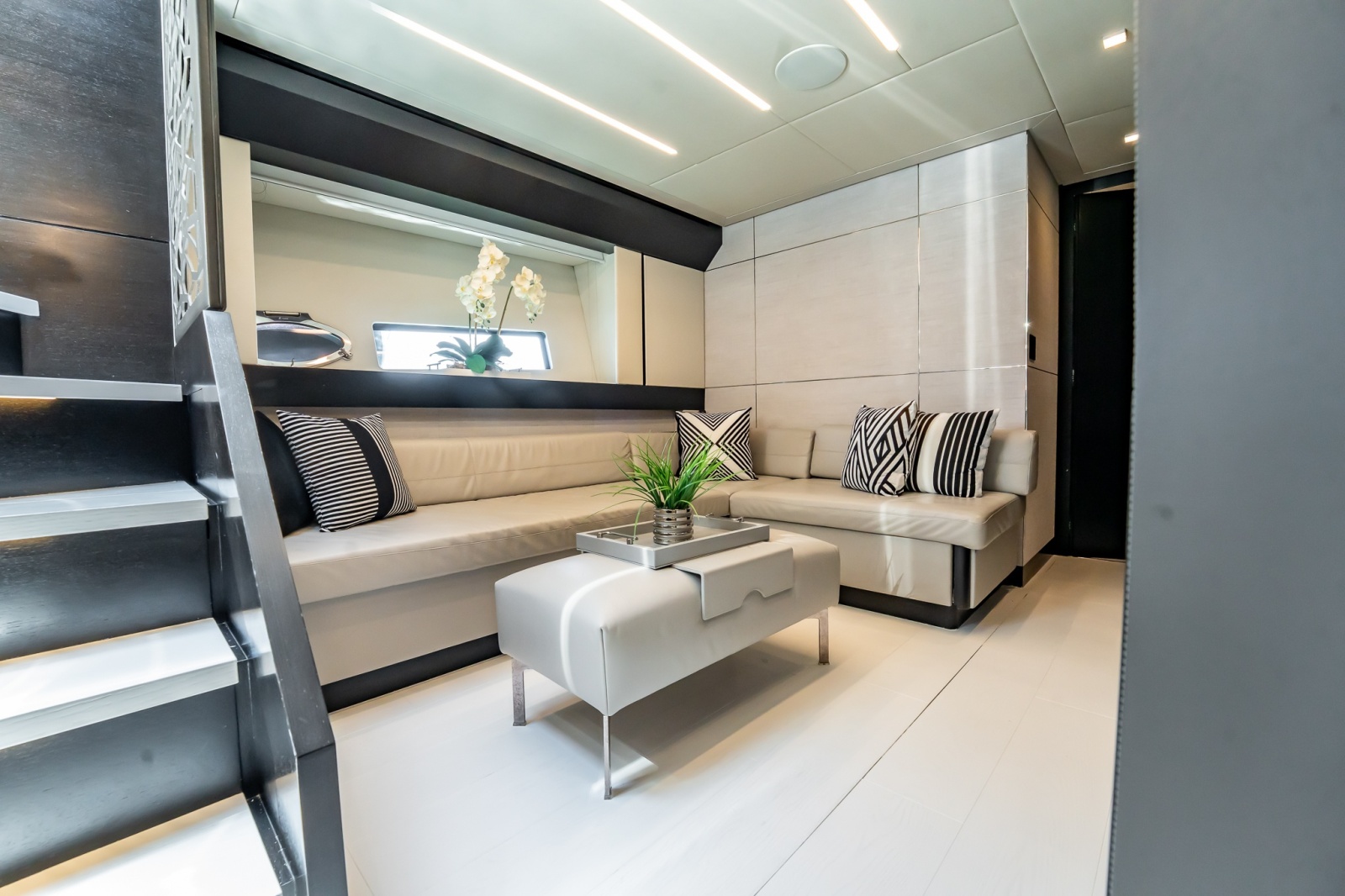 2019 Pershing 8X