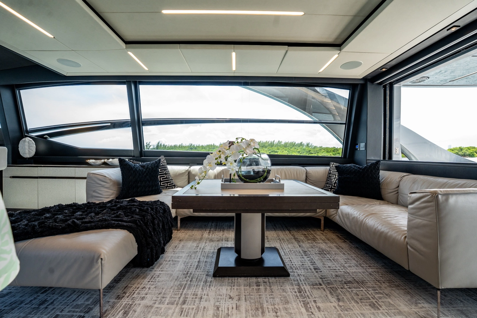 2019 Pershing 8X