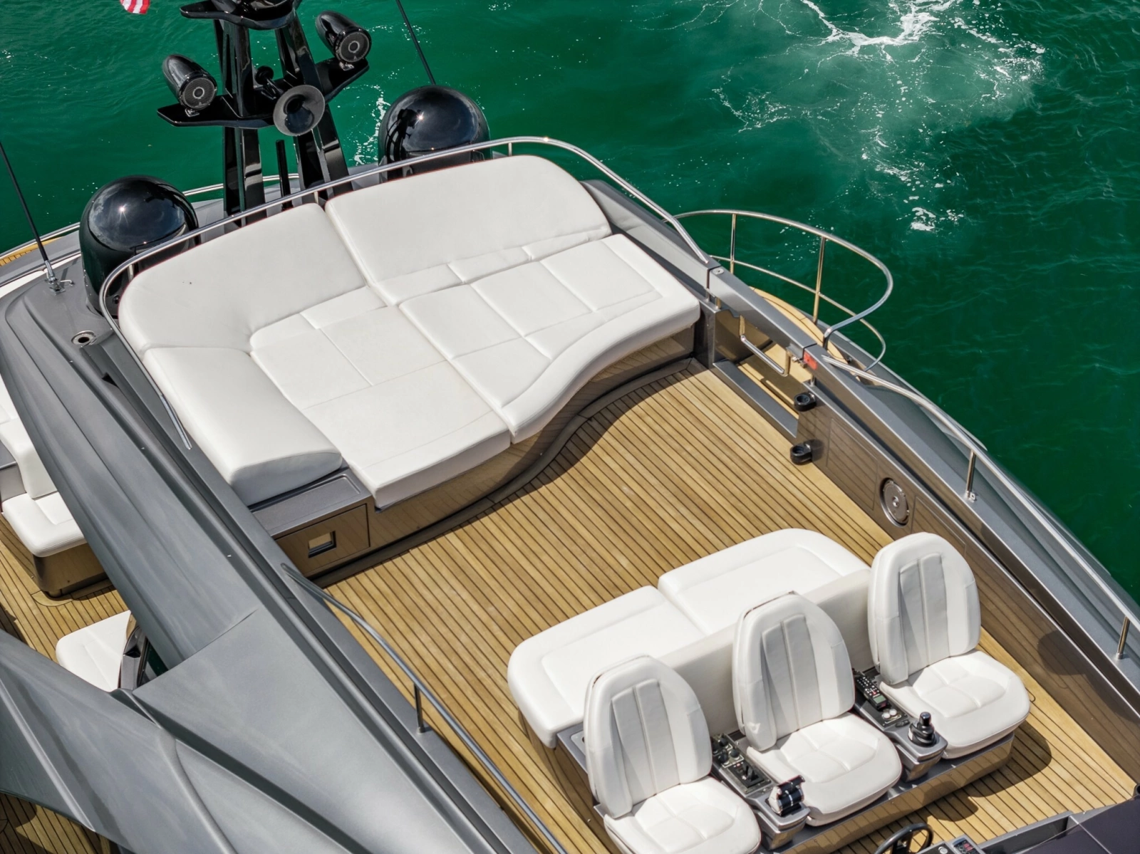 2019 Pershing 8X