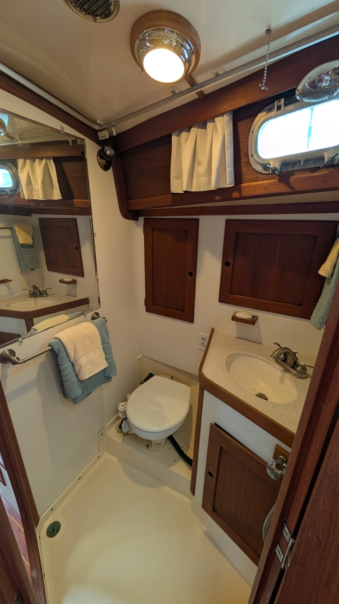 Pieces of Eight 41ft Bristol Yacht For Sale
