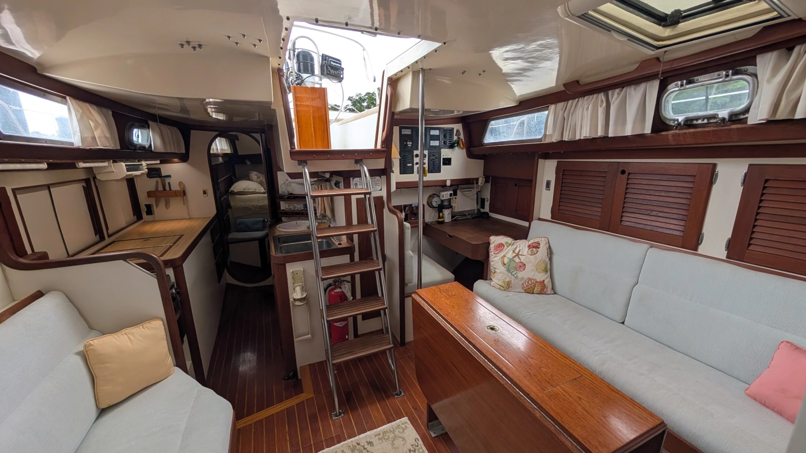 Pieces of Eight 41ft Bristol Yacht For Sale