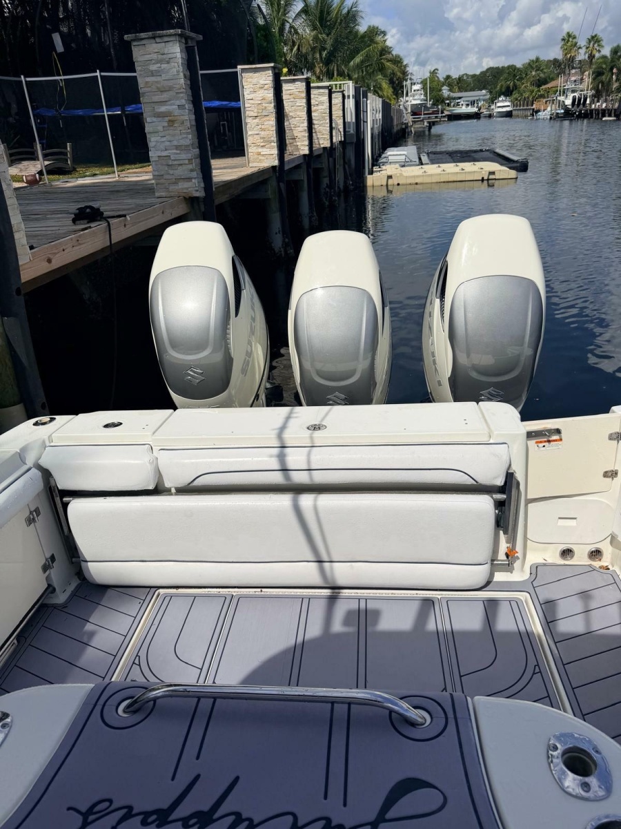 2005 Hydra-Sports 3300 VX