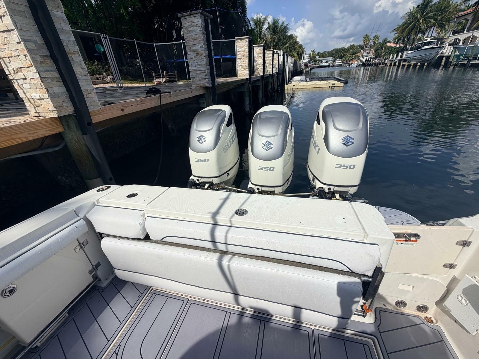 2005 Hydra-Sports 3300 VX