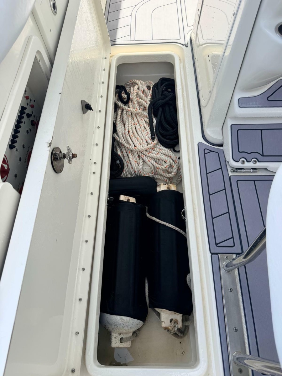 2005 Hydra-Sports 3300 VX