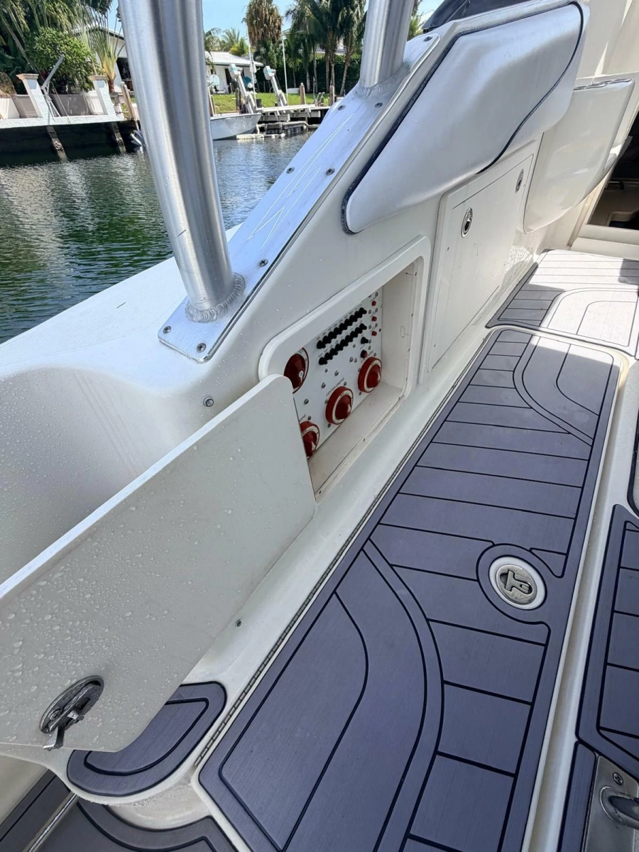 2005 Hydra-Sports 3300 VX
