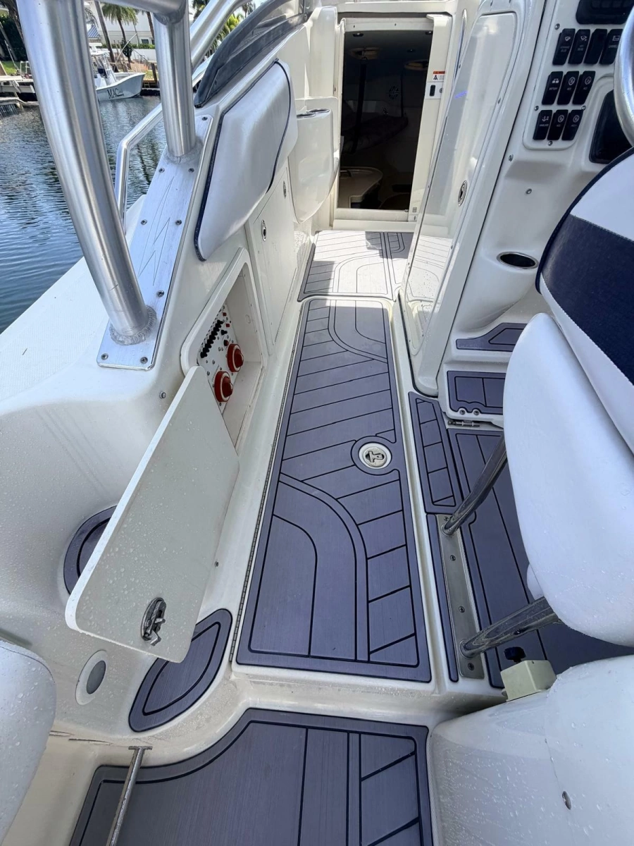 2005 Hydra-Sports 3300 VX
