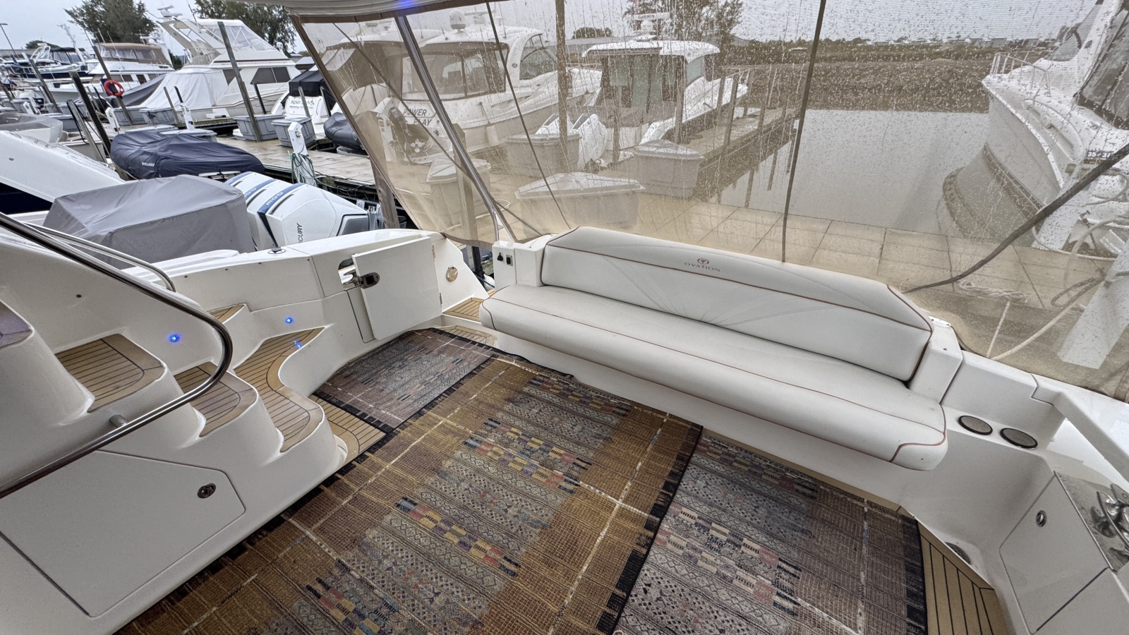 2009 Silverton 52 Ovation