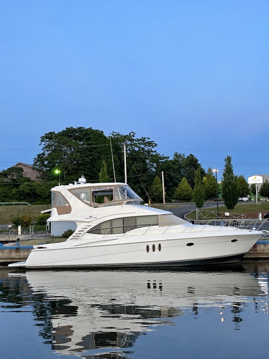 2009 Silverton 52 Ovation