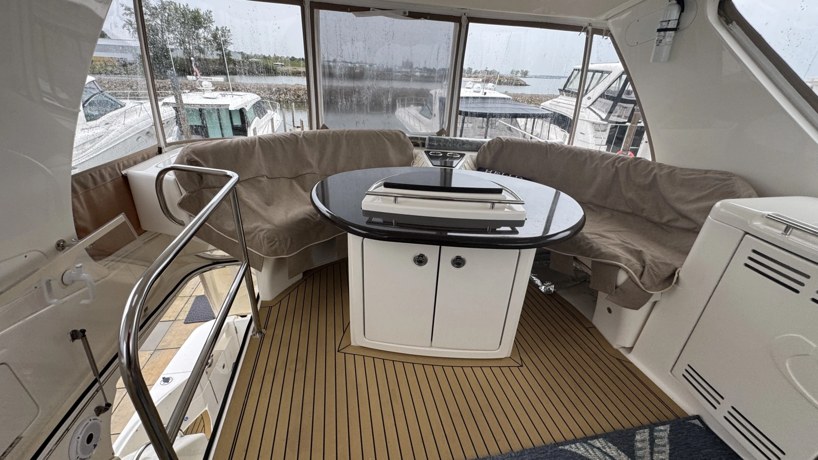 2009 Silverton 52 Ovation