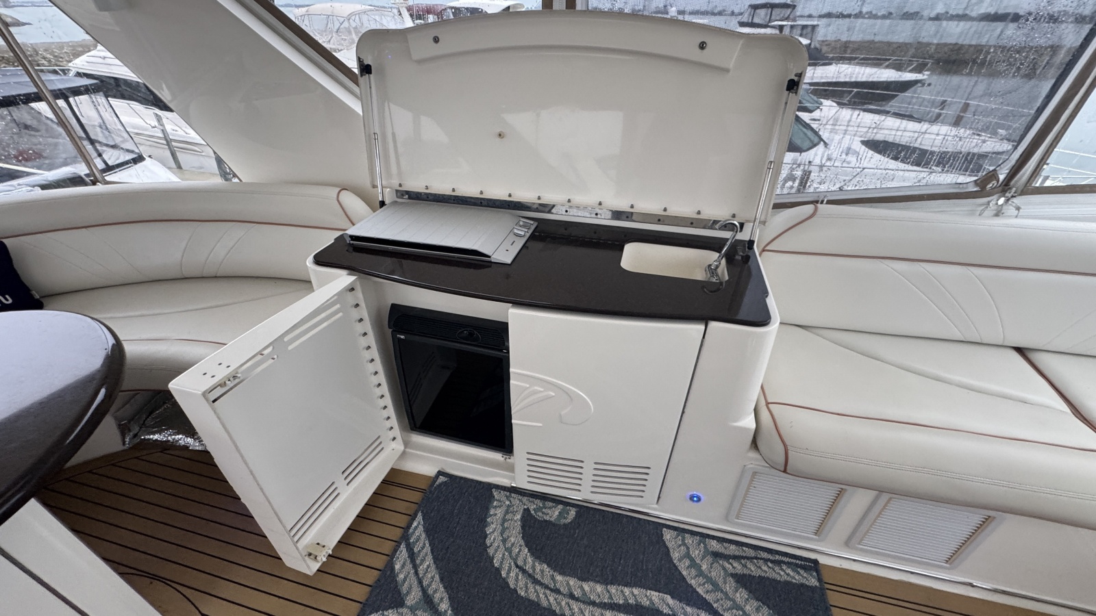 2009 Silverton 52 Ovation
