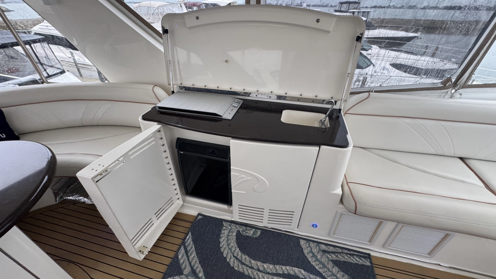 2009 Silverton 52 Ovation