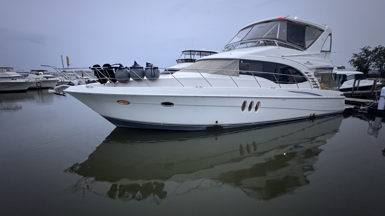 2009 Silverton 52 Ovation