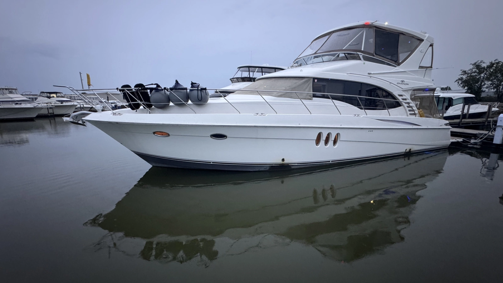 2009 Silverton 52 Ovation