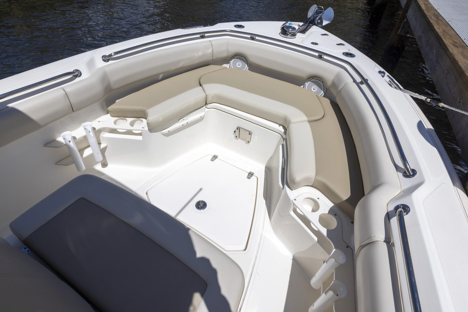 2021 Boston Whaler 230 OUTRAGE