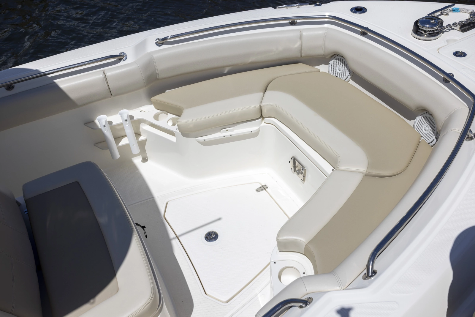 2021 Boston Whaler 230 OUTRAGE