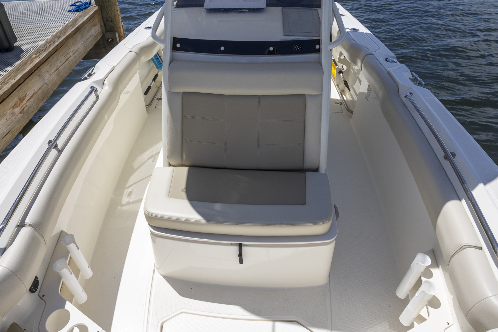 2021 Boston Whaler 230 OUTRAGE
