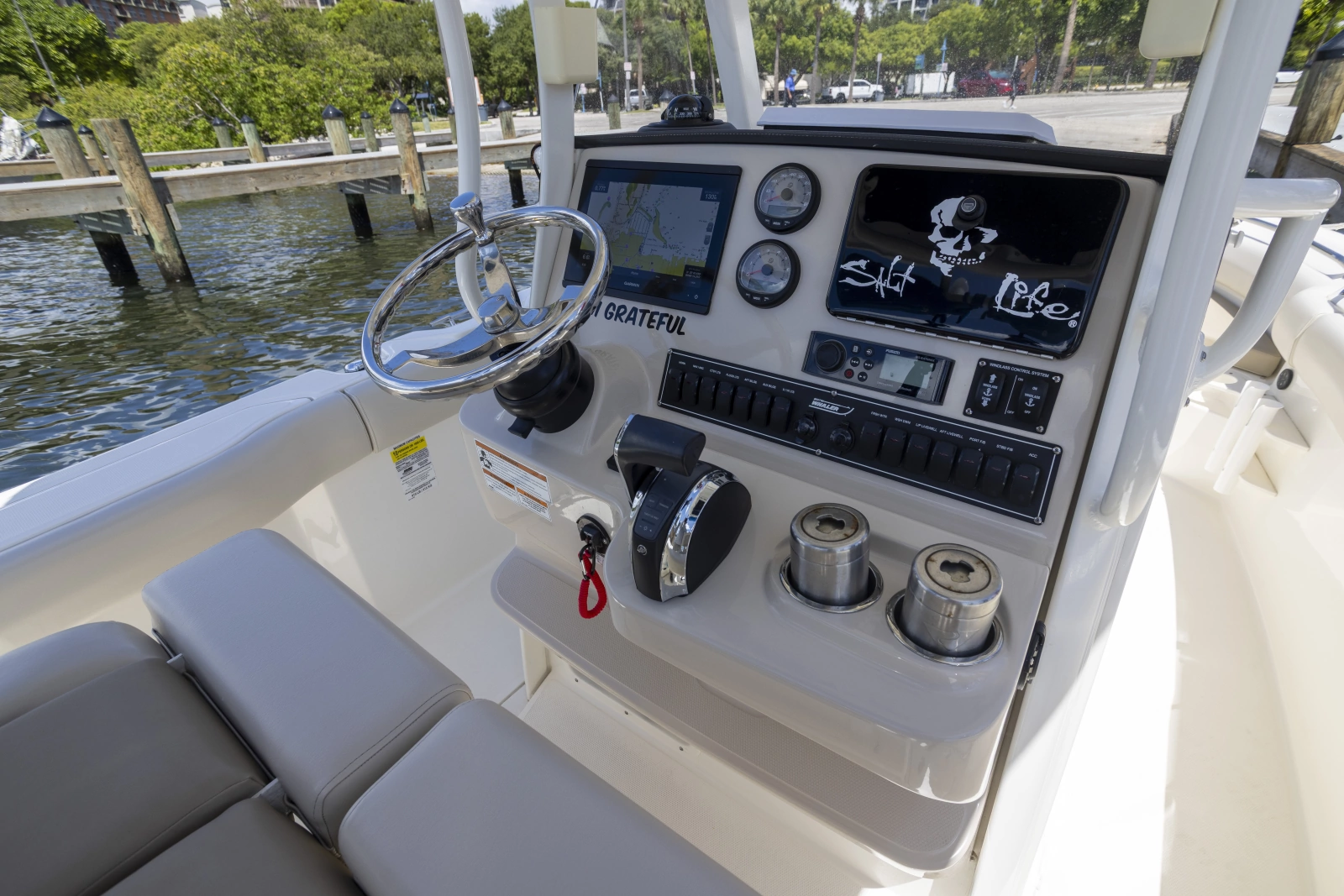 2021 Boston Whaler 230 OUTRAGE