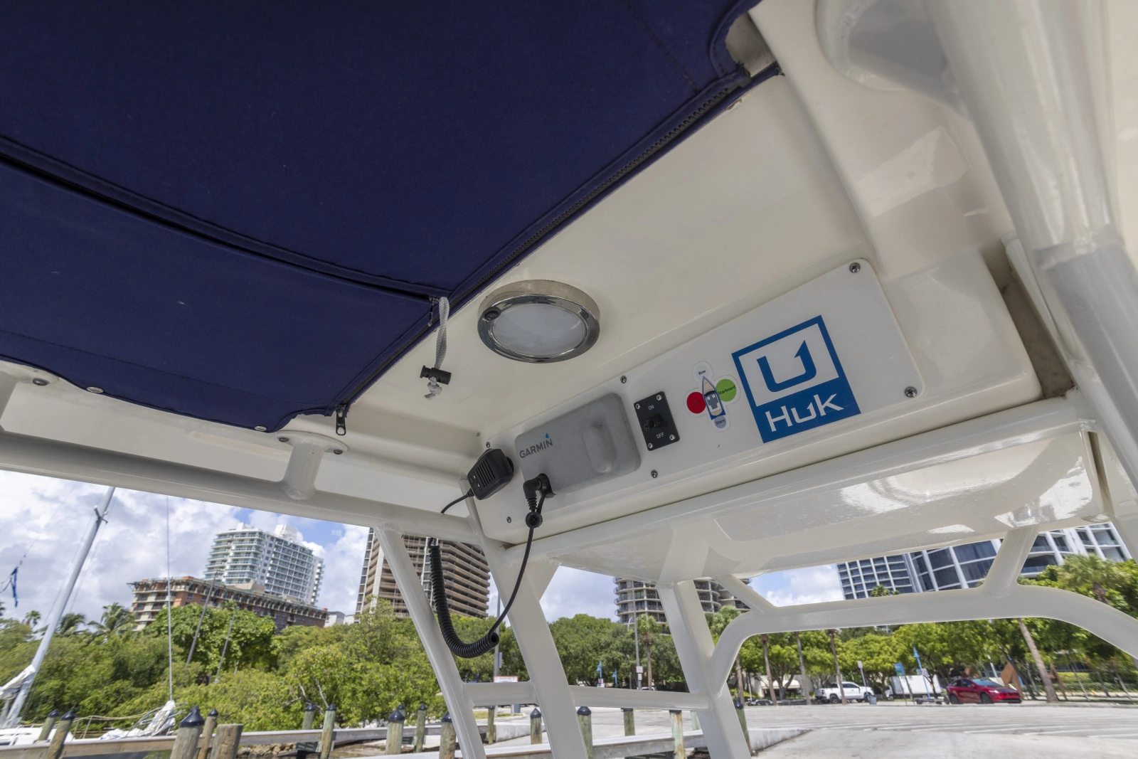 2021 Boston Whaler 230 OUTRAGE