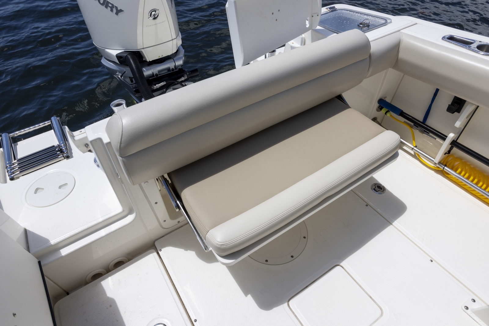 2021 Boston Whaler 230 OUTRAGE