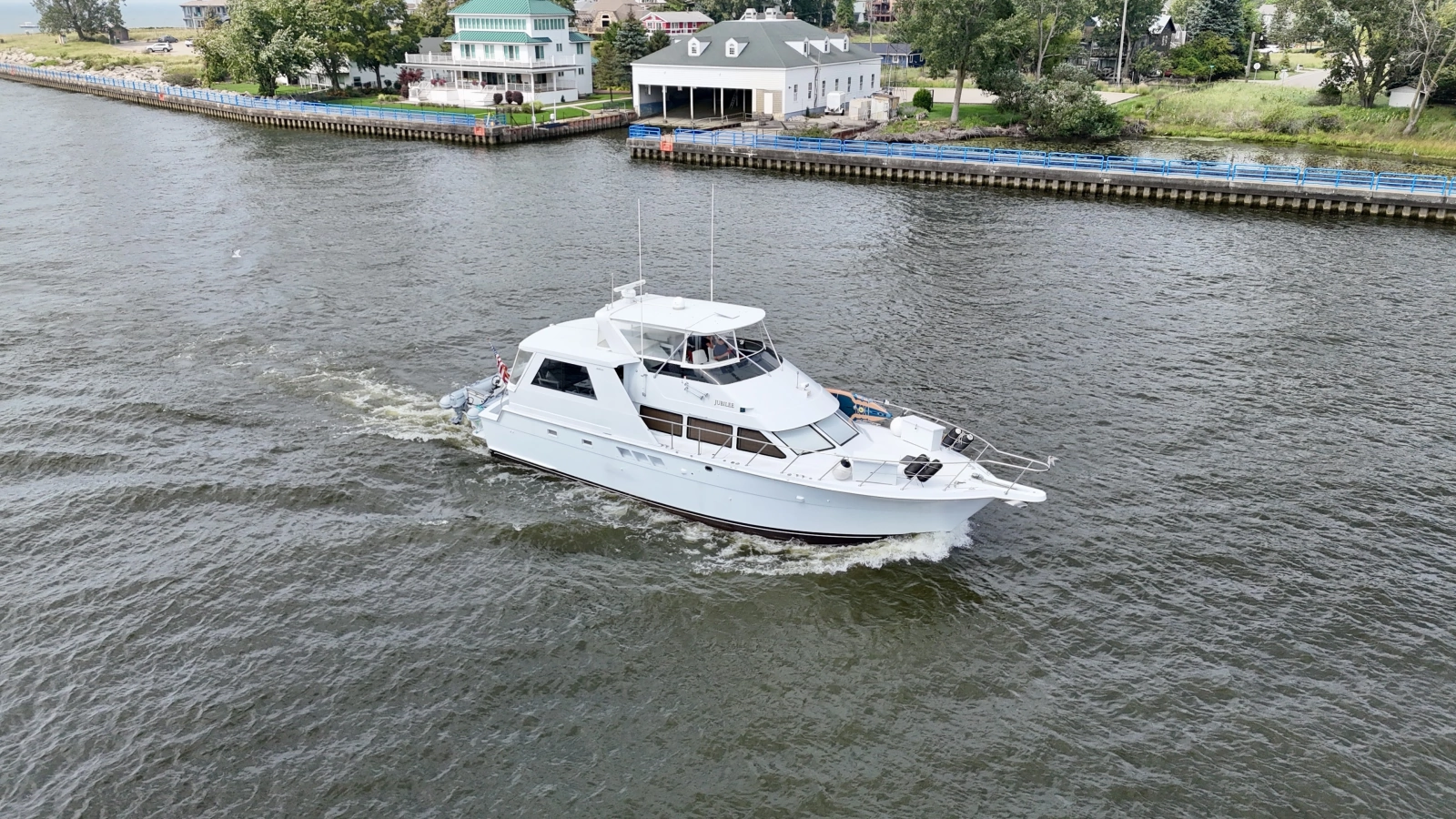 1999 Hatteras 52 Cockpit Motor Yacht