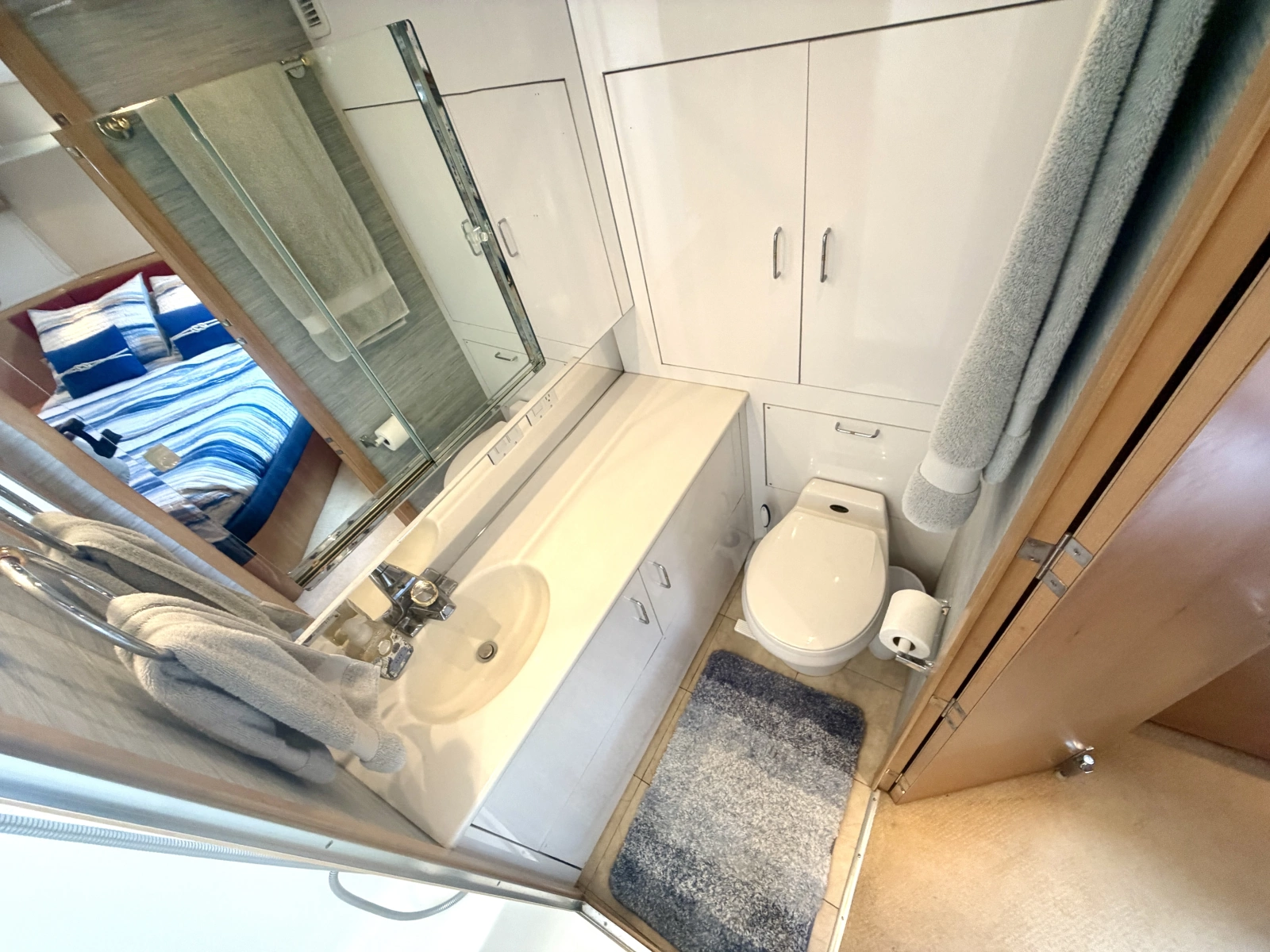 1999 Hatteras 52 Cockpit Motor Yacht