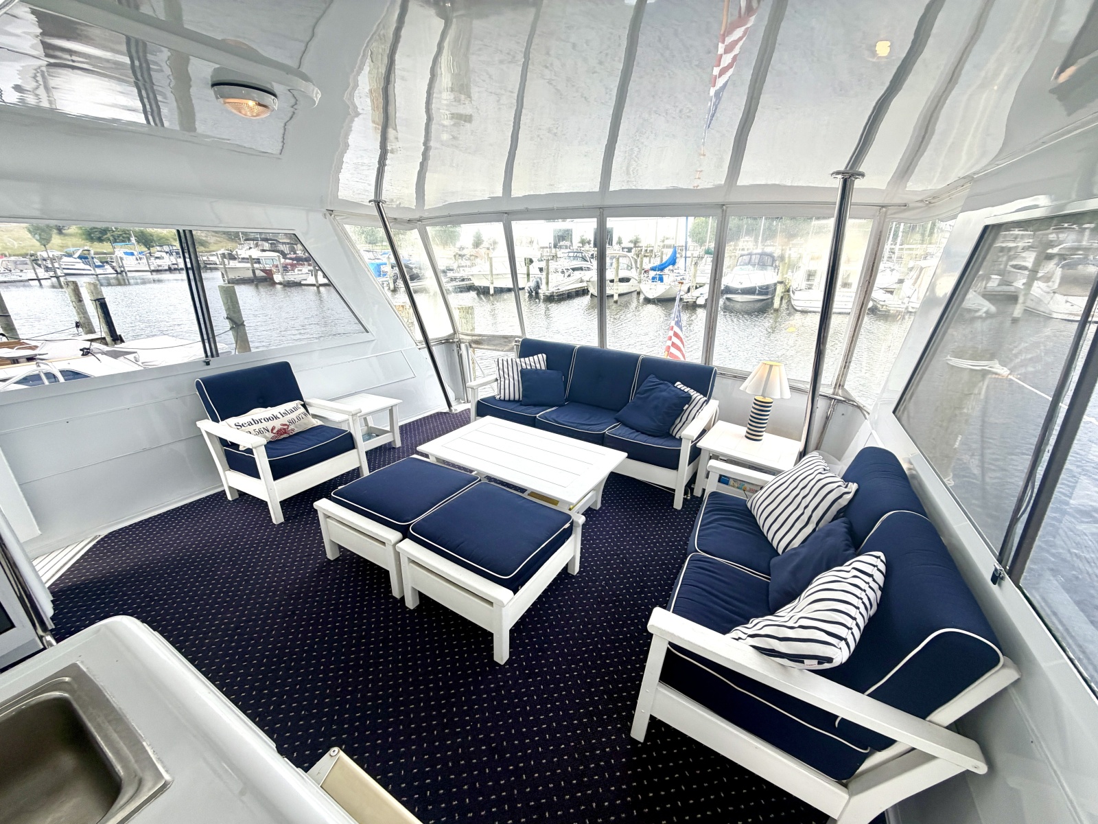 1999 Hatteras 52 Cockpit Motor Yacht