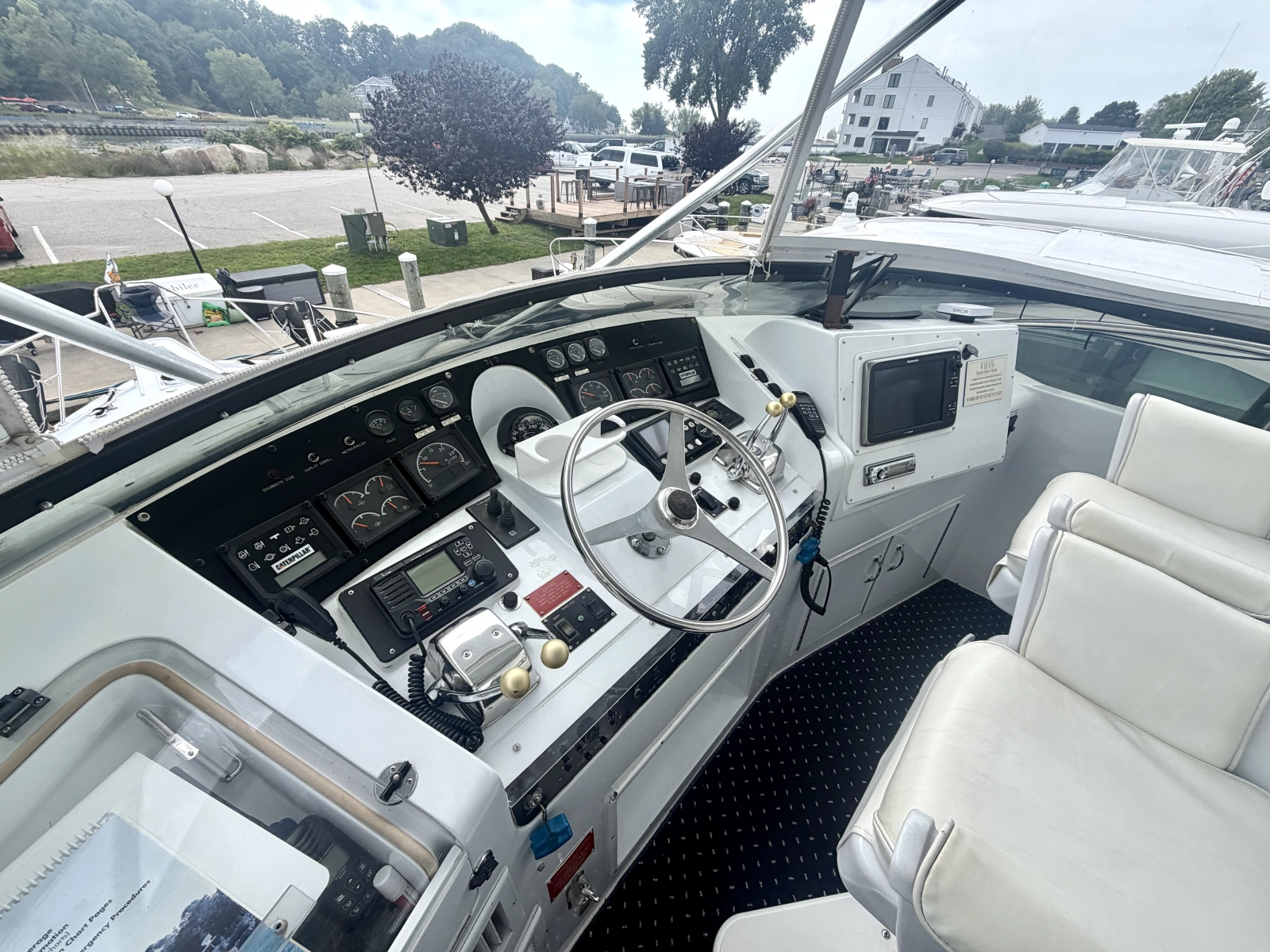 1999 Hatteras 52 Cockpit Motor Yacht
