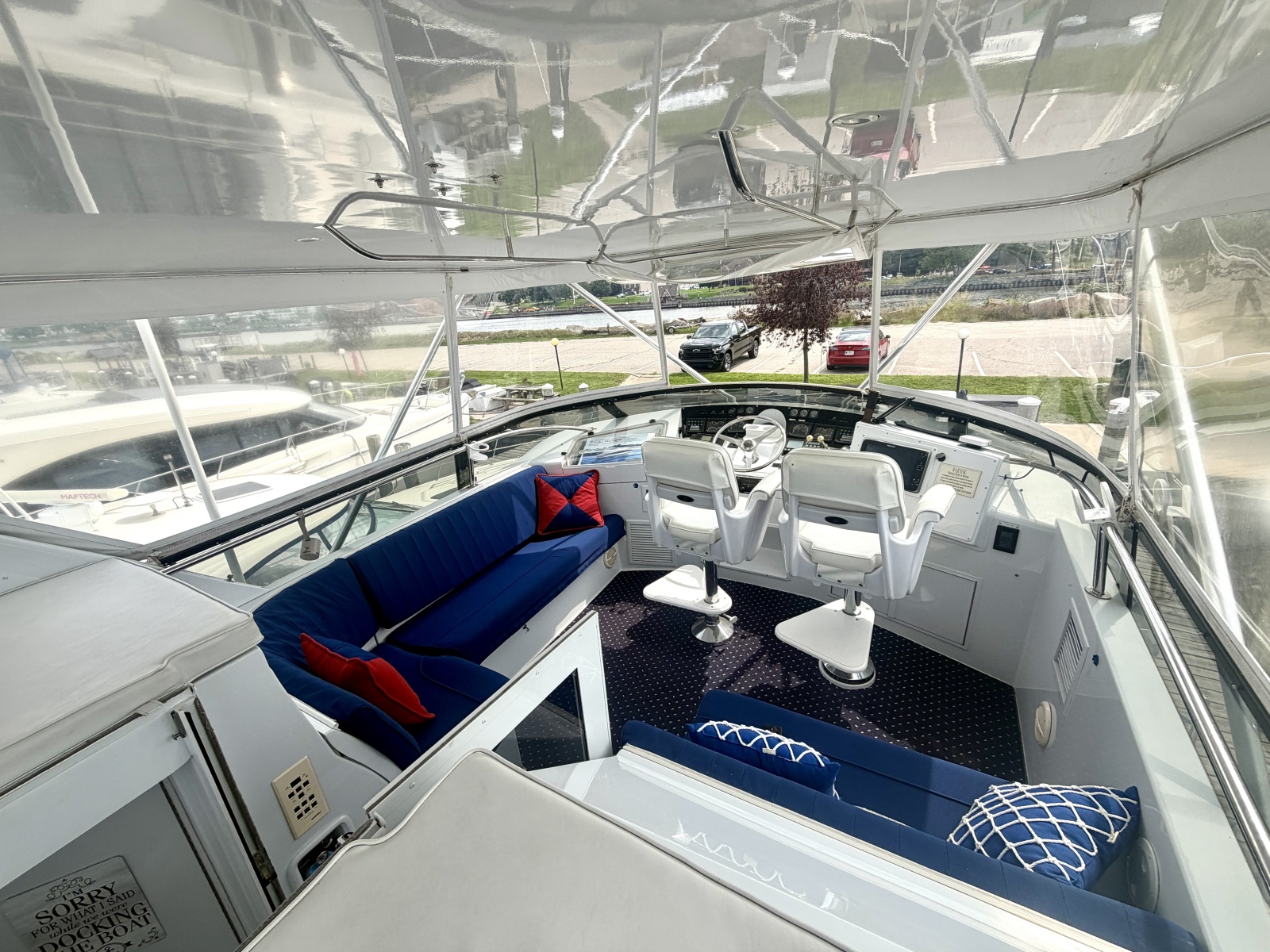 1999 Hatteras 52 Cockpit Motor Yacht