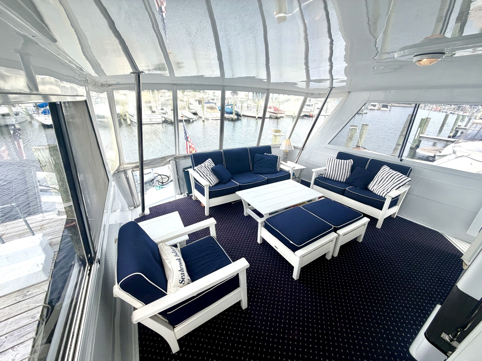 1999 Hatteras 52 Cockpit Motor Yacht