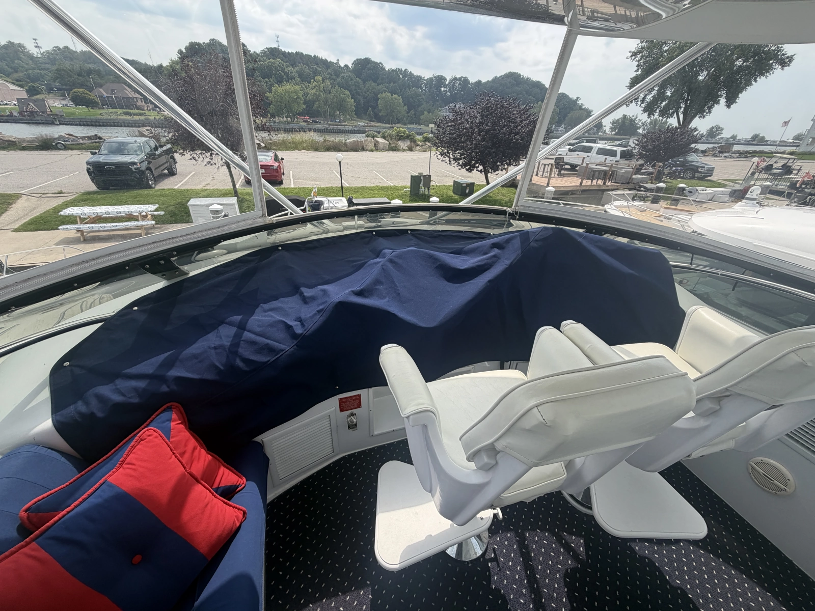 1999 Hatteras 52 Cockpit Motor Yacht